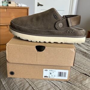 UGG Women’s Goldenstar Clog Tan / Hickory Suede Slip-On Loafers